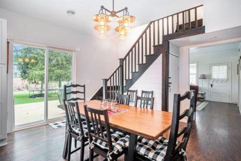 dining-room-facing-northwest_x800.jpg
